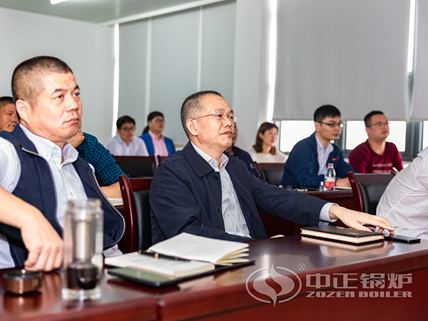 中正鍋爐銷售菁英們?nèi)肷衤?tīng)講